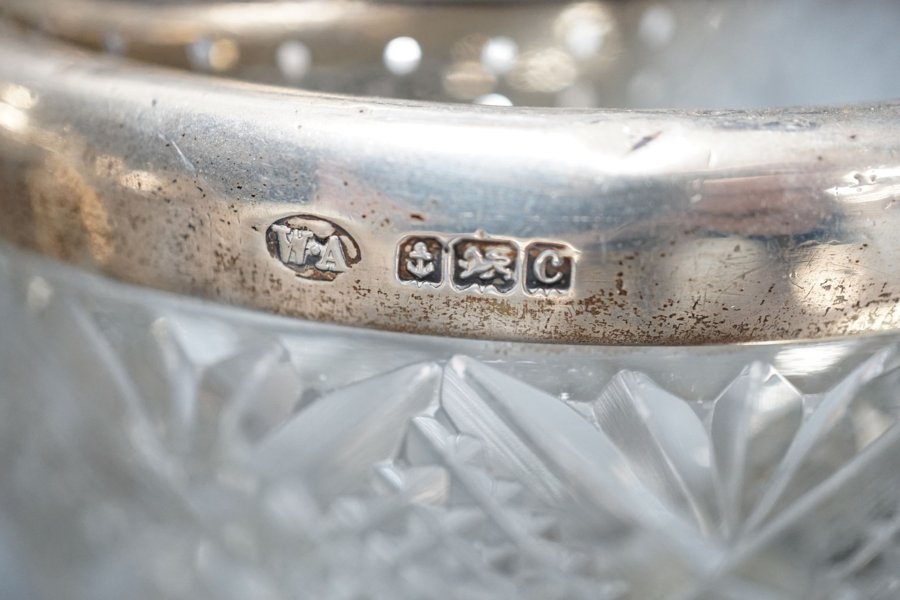 A mixed collection of small silver and sterling items, to include five assorted small ladles, cream jugs, Georgian mustard, bowls etc.